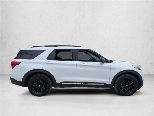 Certified 2023 Ford Explorer XLT w/ Equipment Group 202A AWD/4WD image 3