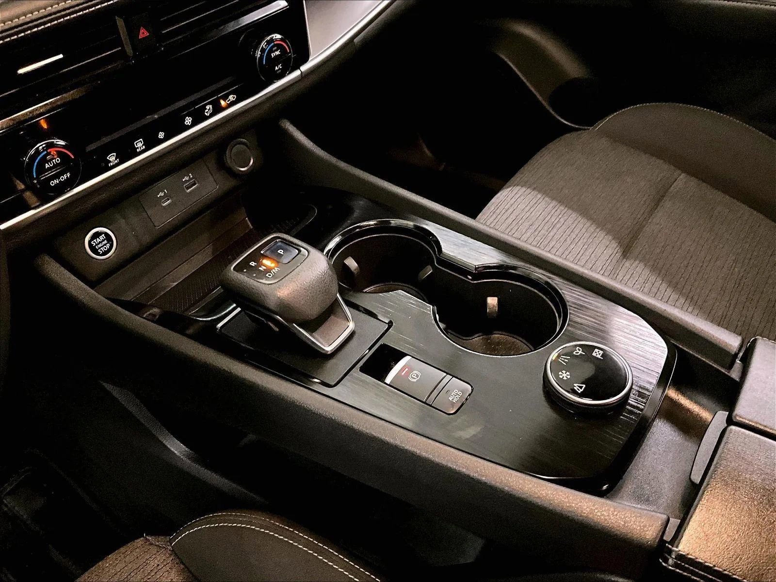 Used 2021 Nissan Rogue SV image 16