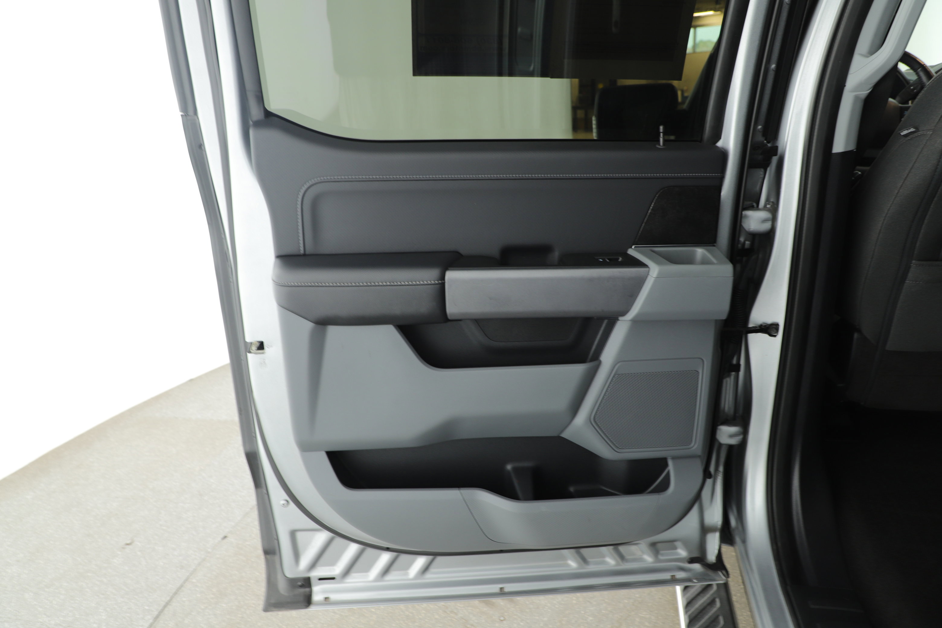 Certified 2022 Ford F150 XLT w/ Equipment Group 302A High image 11