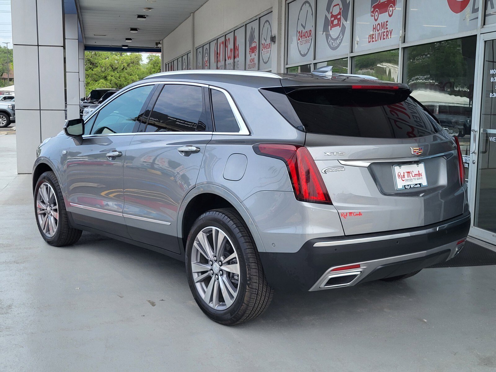 Used 2025 Cadillac XT5 Premium Luxury w/ Technology Package FWD image 4