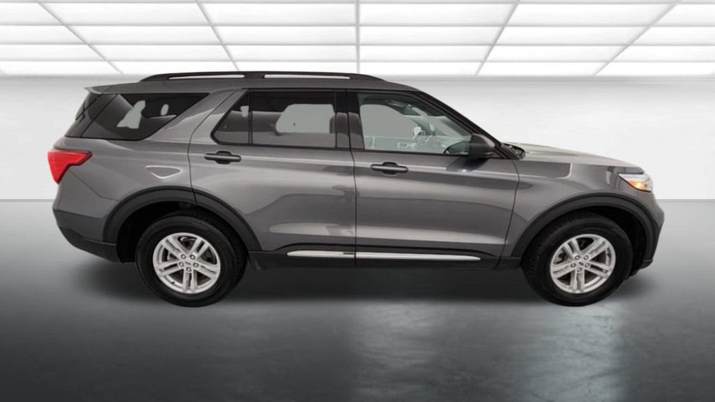 Certified 2024 Ford Explorer XLT AWD/4WD image 9