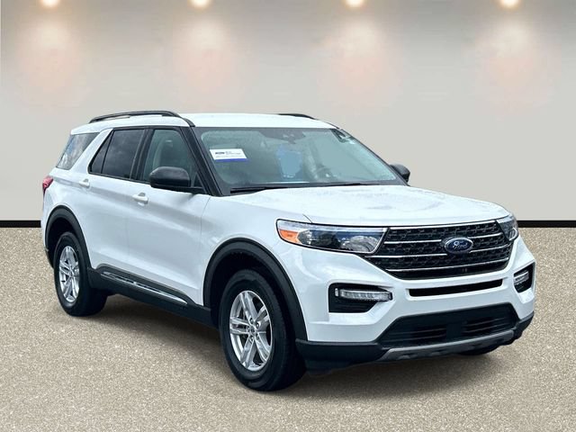 Certified 2023 Ford Explorer XLT w/ Equipment Group 202A AWD/4WD image 3