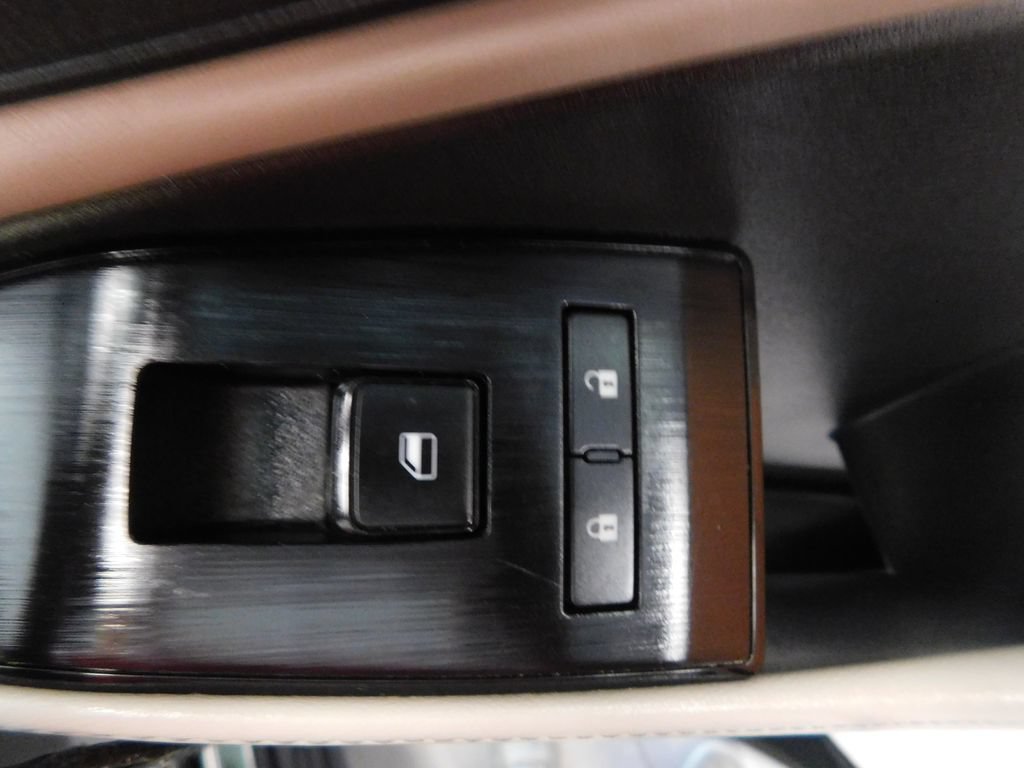 Used 2025 Nissan Rogue SV AWD/4WD image 52