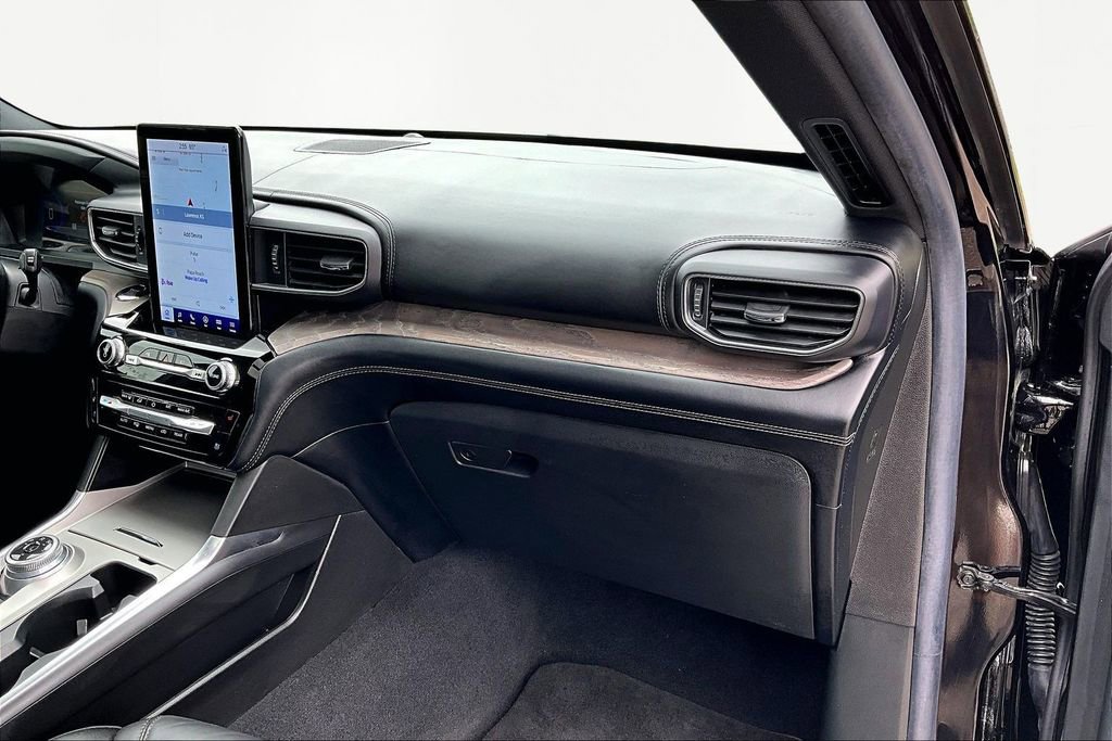 Certified 2023 Ford Explorer Platinum w/ Technology Package AWD/4WD image 17