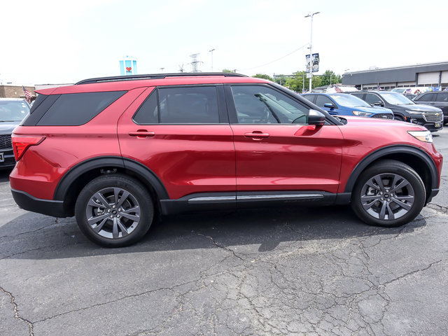 Certified 2023 Ford Explorer XLT w/ Equipment Group 202A AWD/4WD image 9