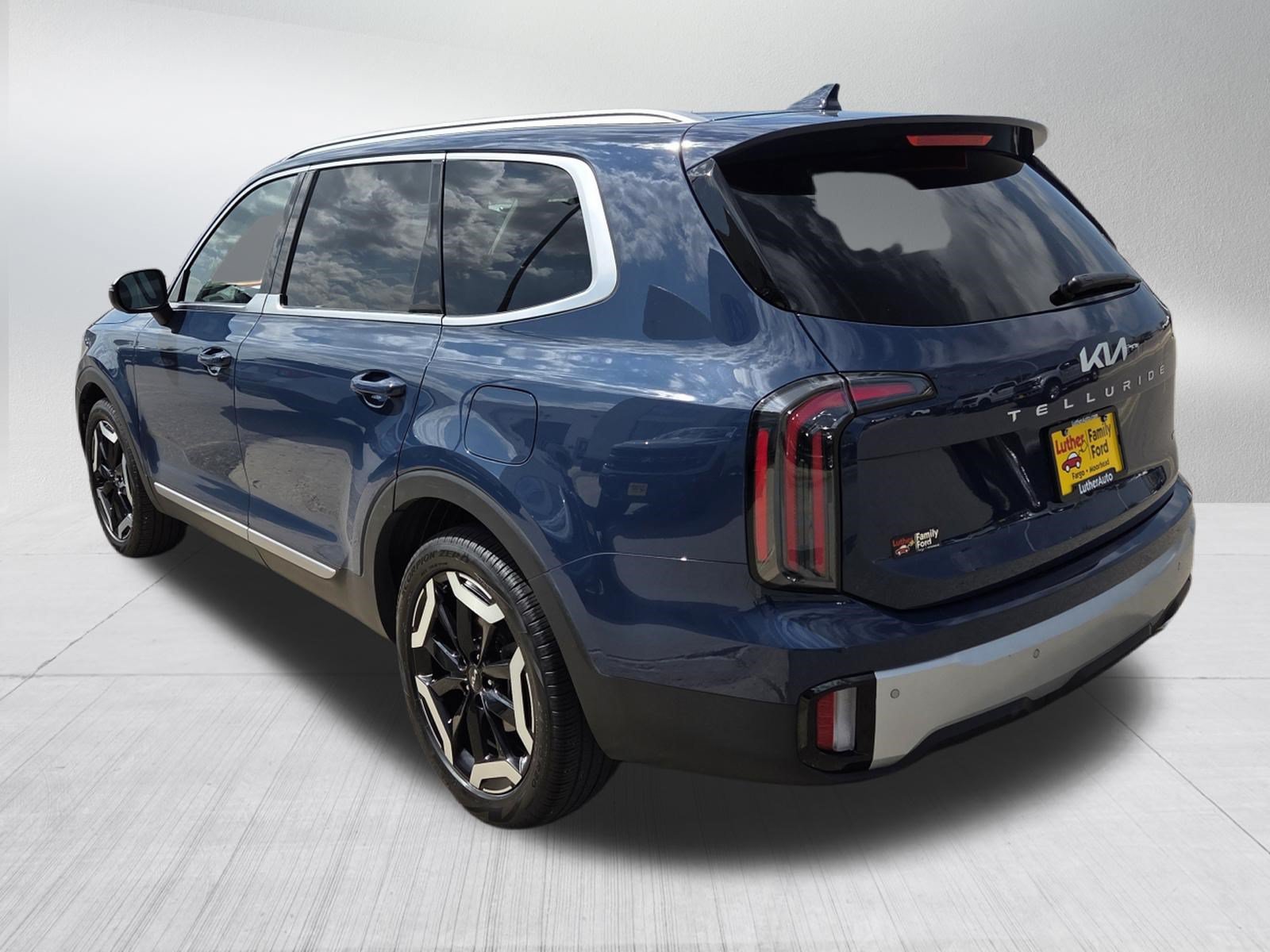 Used 2024 Kia Telluride EX AWD/4WD image 5