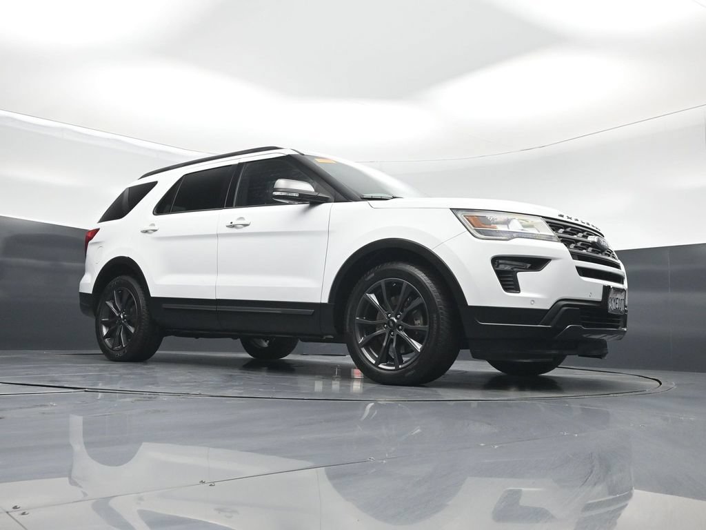 Certified 2019 Ford Explorer XLT w/ Equipment Group 202A FWD image 3