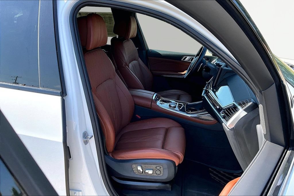 Used 2025 BMW X7 M60i w/ Climate Comfort Package AWD/4WD image 7