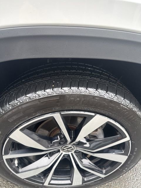 Used 2024 Volkswagen Atlas SEL Premium R-Line AWD/4WD image 13