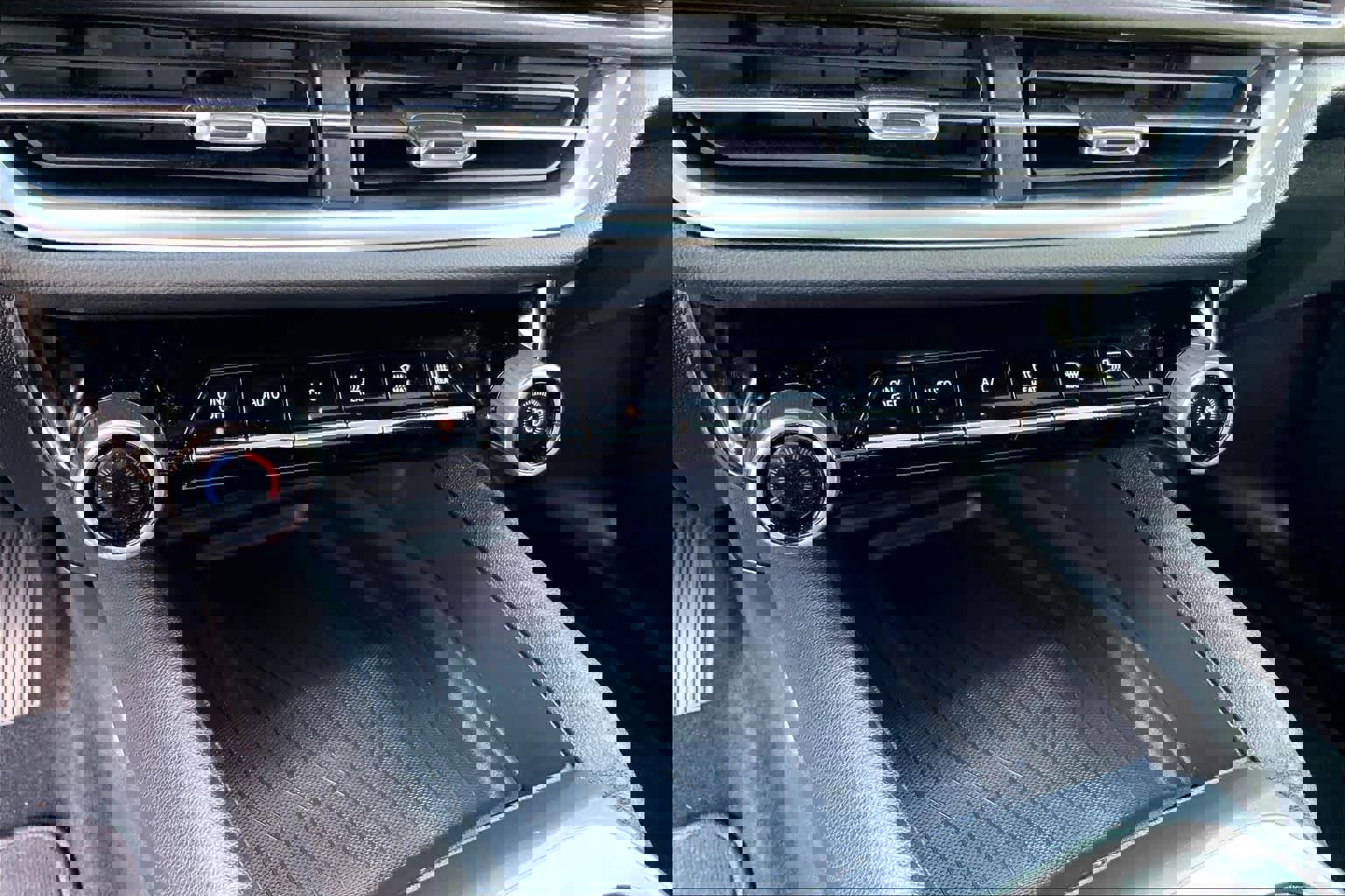 Used 2025 Chevrolet Equinox EV LT image 30