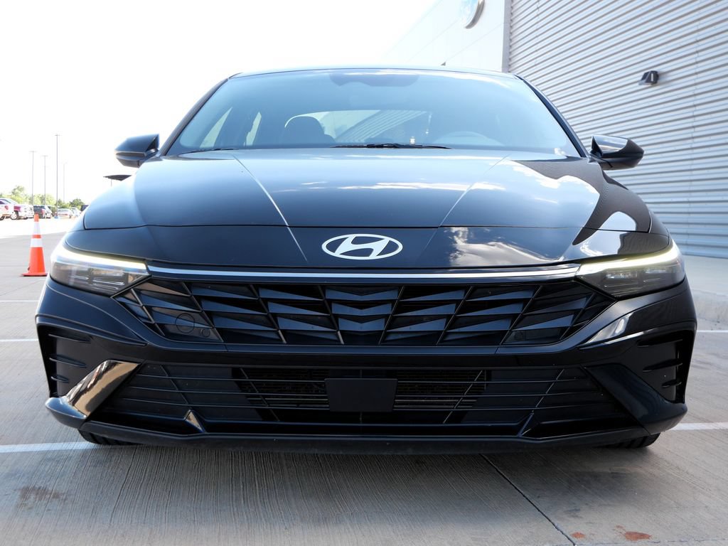 Used 2025 Hyundai Elantra SEL FWD image 4