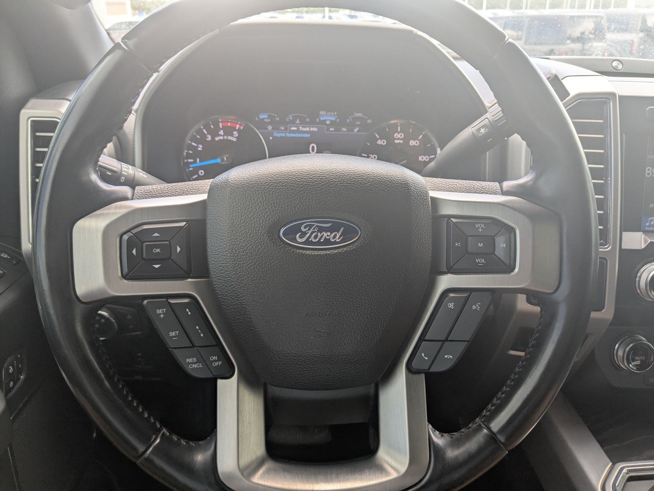 Certified 2019 Ford F350 Platinum w/ Platinum Ultimate Package AWD/4WD image 18