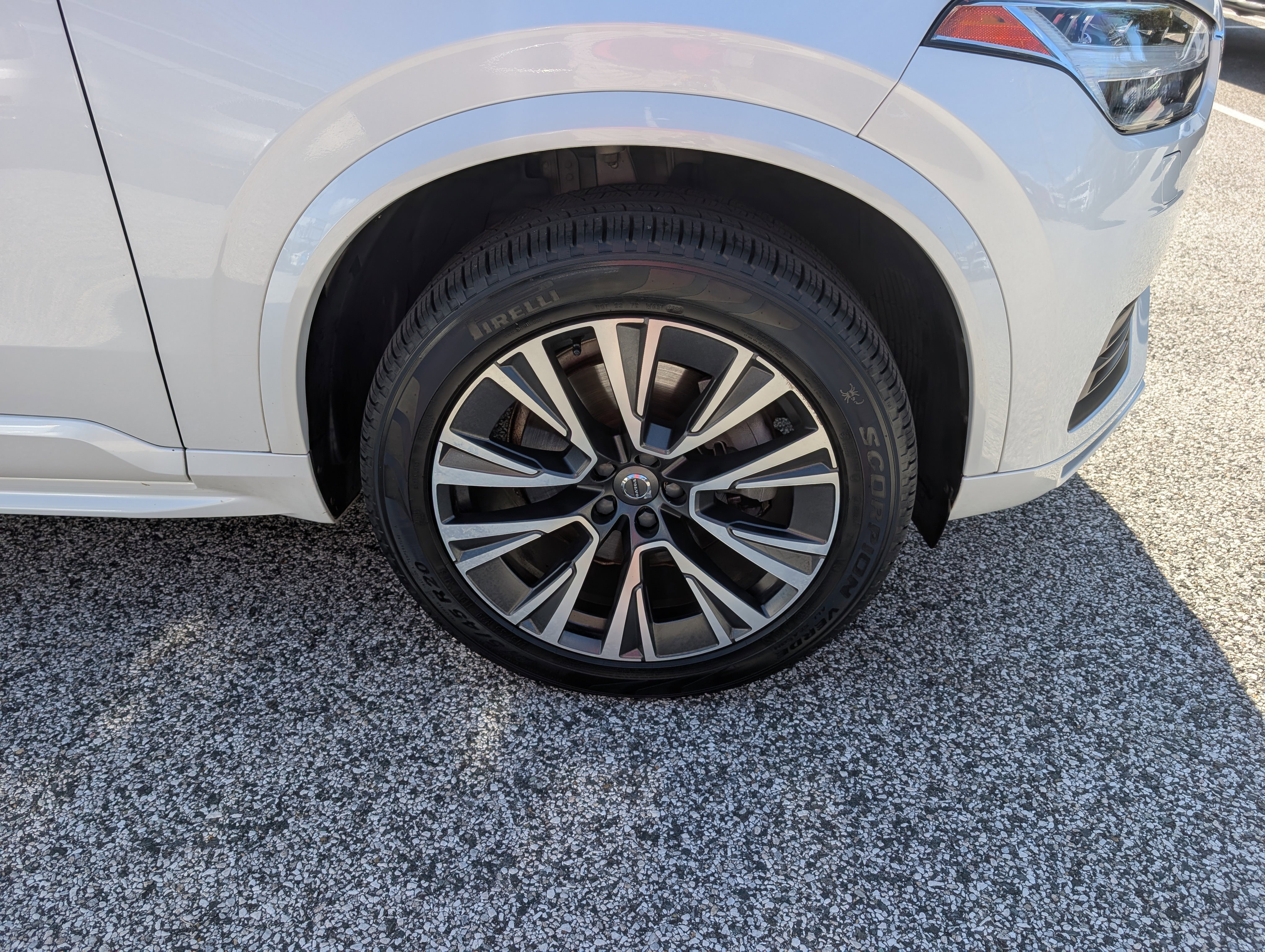 Used 2021 Volvo XC90 T6 Momentum w/ Advanced Package image 11