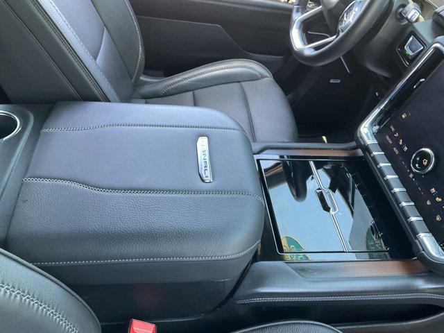 Used 2025 GMC Yukon XL Denali AWD/4WD image 21