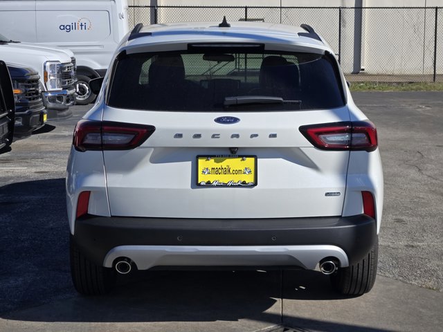 Certified 2025 Ford Escape SE image 6