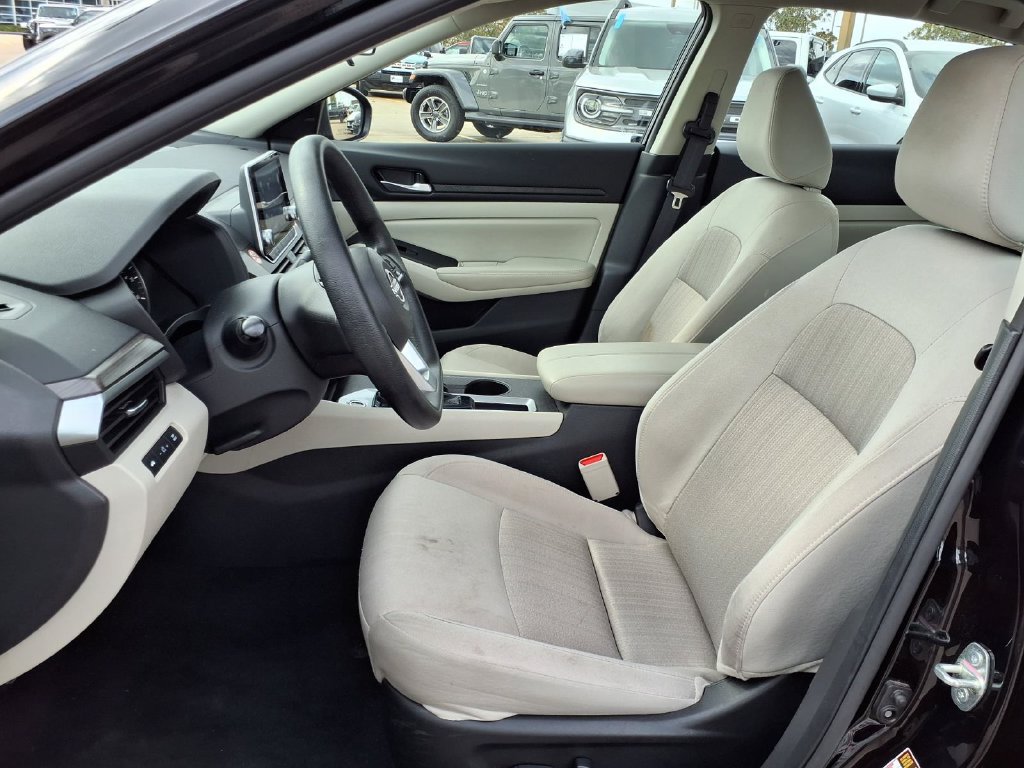 Used 2025 Nissan Altima 2.5 SV FWD image 24