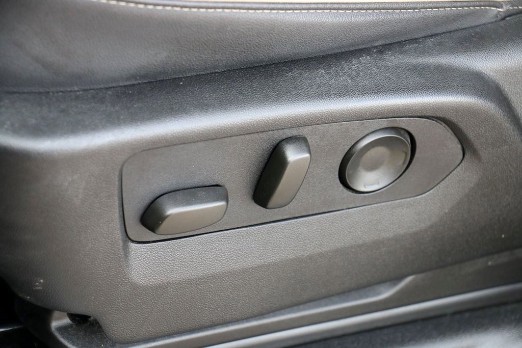 Used 2024 GMC Yukon SLT image 25