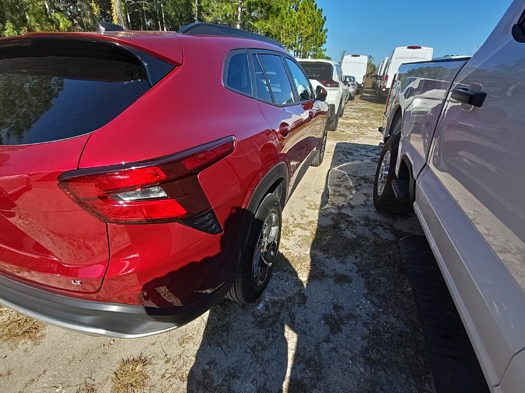 Used 2025 Chevrolet Trax LT w/ LT Convenience Package image 5