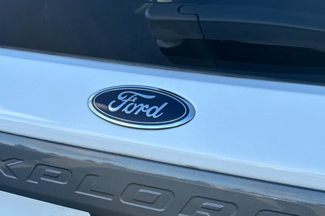 Certified 2022 Ford Explorer XLT w/ Equipment Group 202A image 37