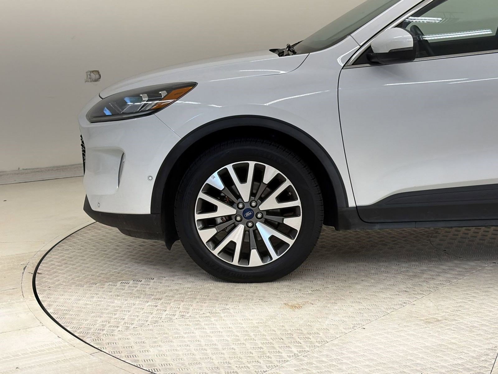 Certified 2020 Ford Escape Titanium AWD/4WD image 20