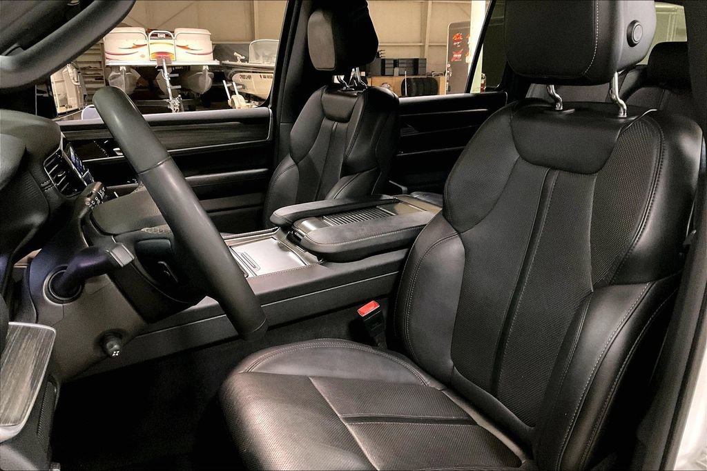 Used 2024 Jeep Wagoneer Series II w/ Flexible Seating Group image 23