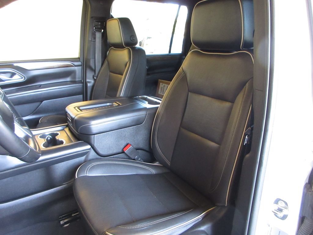 Used 2023 Chevrolet Suburban Premier AWD/4WD image 11