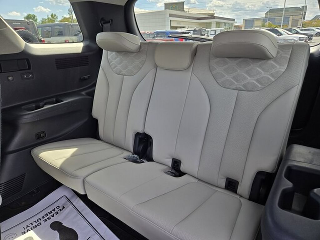 Used 2022 Hyundai Palisade Limited FWD image 17