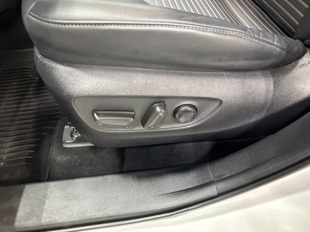 Used 2022 Toyota Highlander XSE AWD/4WD image 11