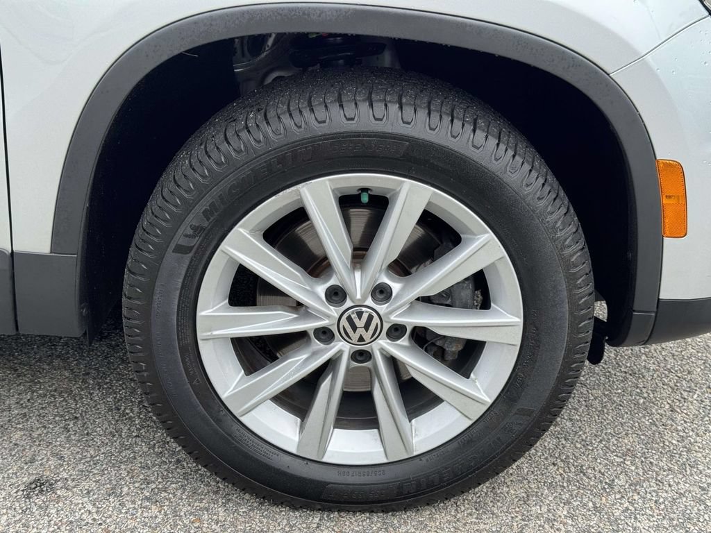 Used 2018 Volkswagen Tiguan Limited w/ Premium Package FWD image 26