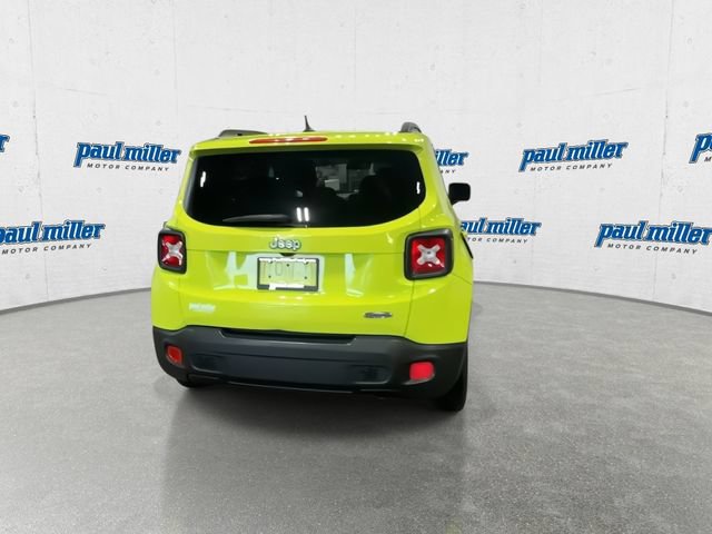 Used 2017 Jeep Renegade Latitude w/ Cold Weather Group FWD image 10