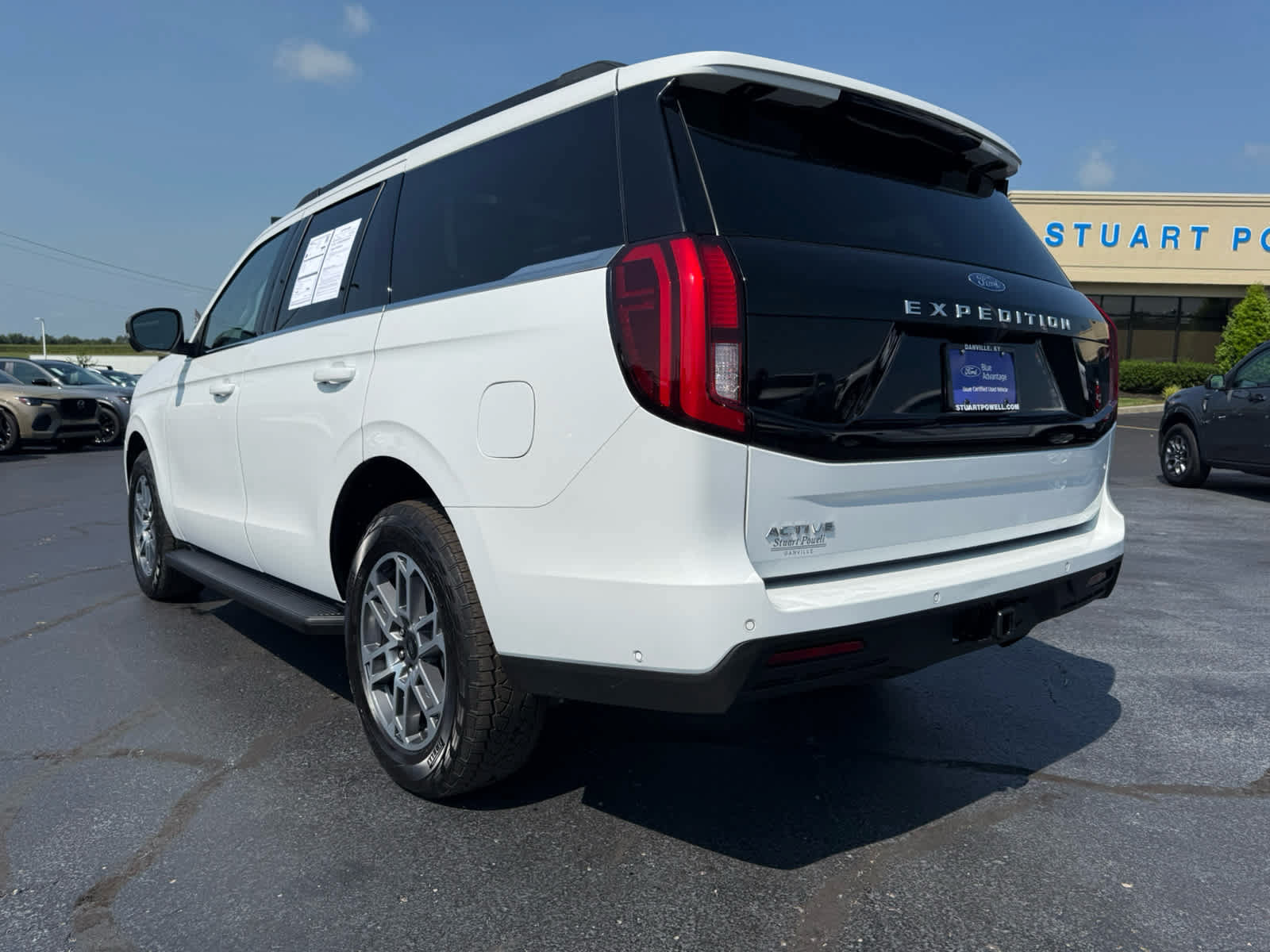 Certified 2025 Ford Expedition Active AWD/4WD image 27