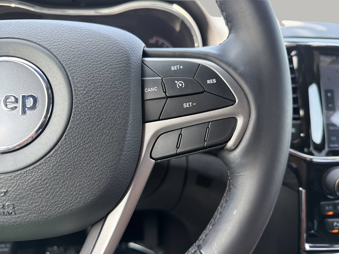 Used 2021 Jeep Grand Cherokee Laredo X AWD/4WD image 30