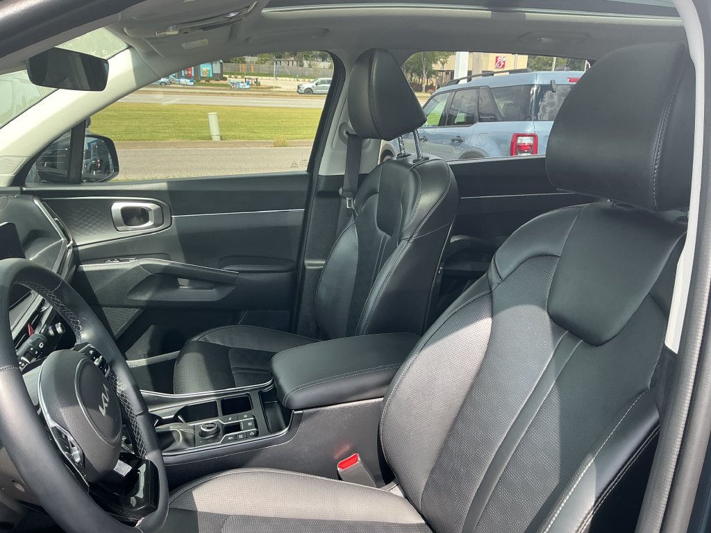 Used 2025 Kia Sorento EX w/ Panoramic Sunroof Package AWD/4WD image 24