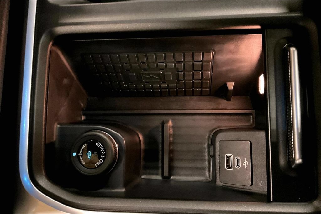Certified 2025 Ford Expedition Active AWD/4WD image 32