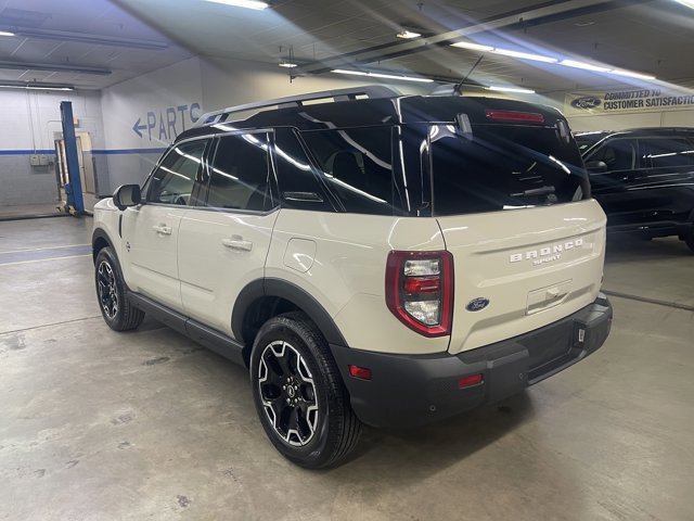 Certified 2025 Ford Bronco Sport Outer Banks w/ Outer Banks Tech Package+ AWD/4WD image 3