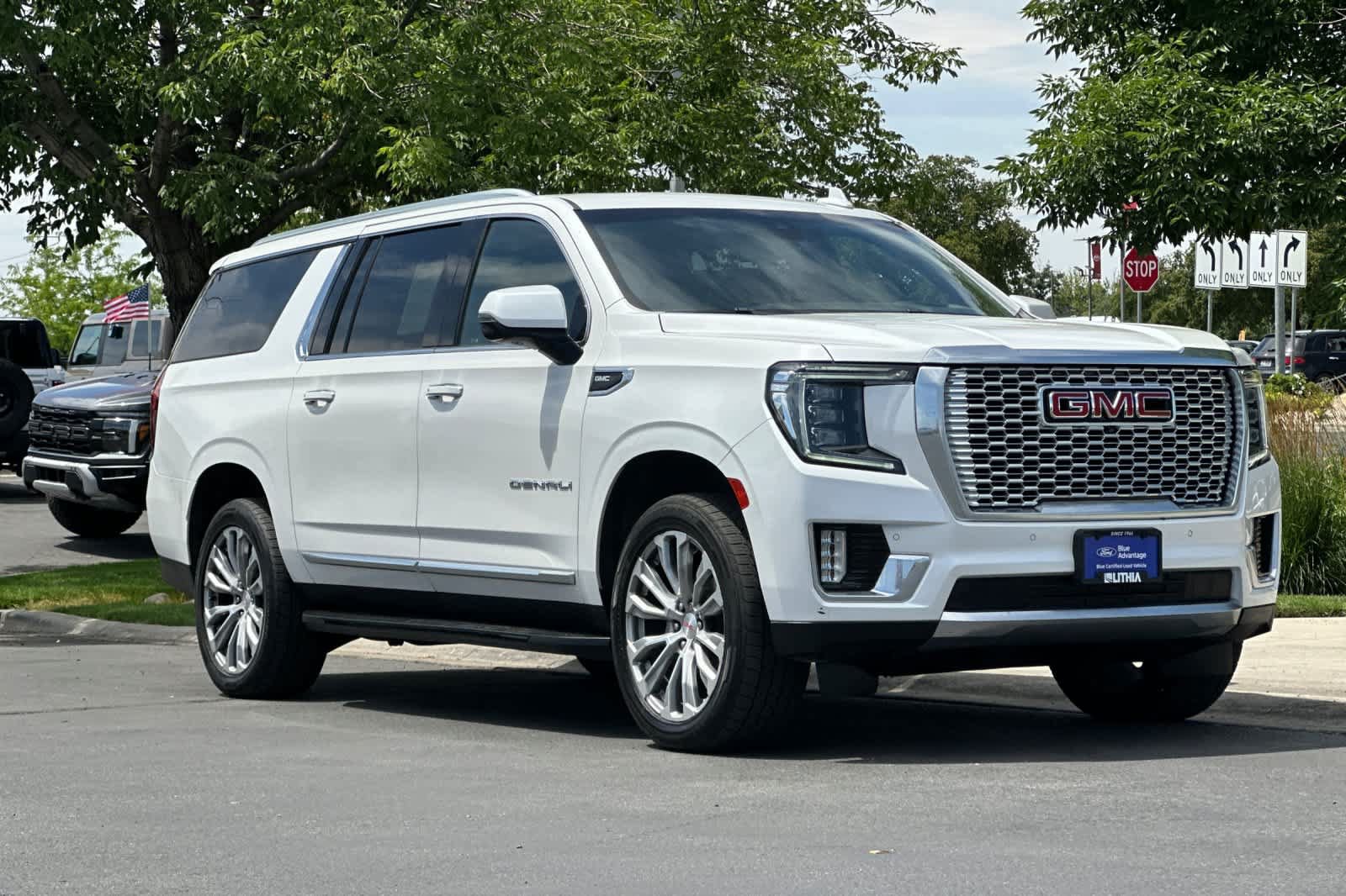 Used 2021 GMC Yukon XL Denali AWD/4WD image 9