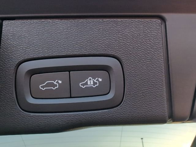 Used 2023 Volvo XC60 B5 Plus image 51