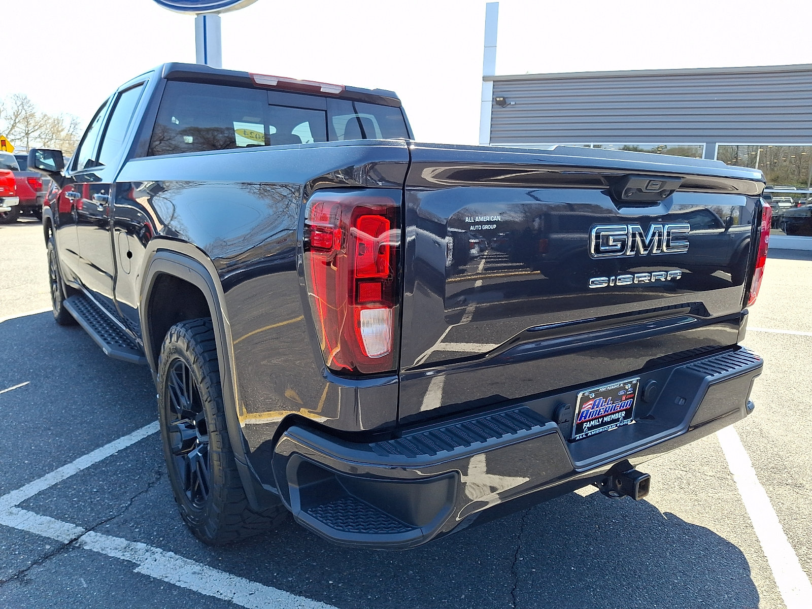 Used 2024 GMC Sierra 1500 Elevation w/ Preferred Package AWD/4WD image 8