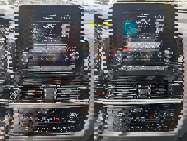 Used 2024 Nissan Pathfinder SV w/ SV Premium Package image 13