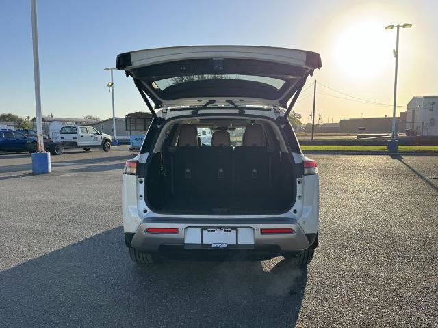 Used 2023 Nissan Pathfinder Platinum image 9