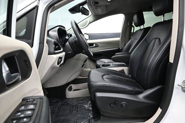 Used 2024 Chrysler Pacifica Touring-L FWD image 20