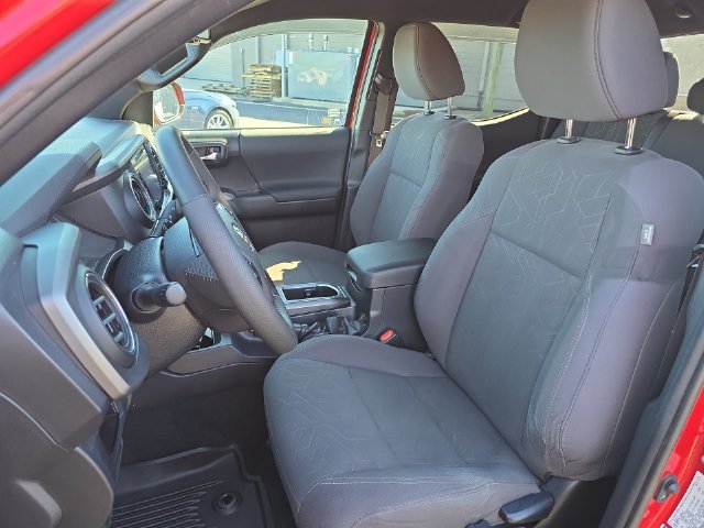 Used 2019 Toyota Tacoma TRD Sport w/ Technology Package AWD/4WD image 11