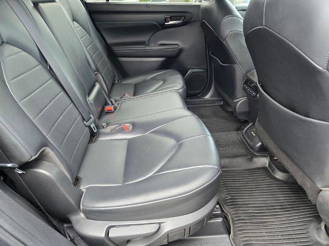 Used 2021 Toyota Highlander XLE FWD image 11