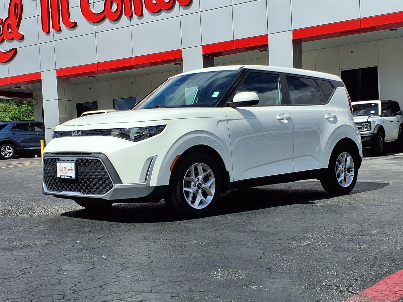 Used 2023 Kia Soul LX w/ LX Technology Package FWD image 1