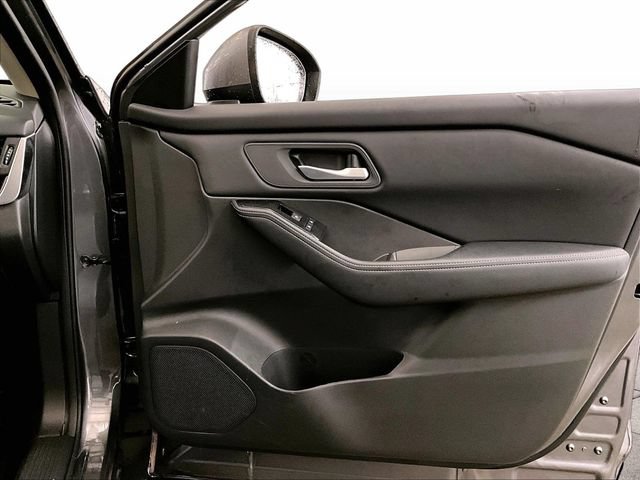 Used 2025 Nissan Rogue SV AWD/4WD image 23
