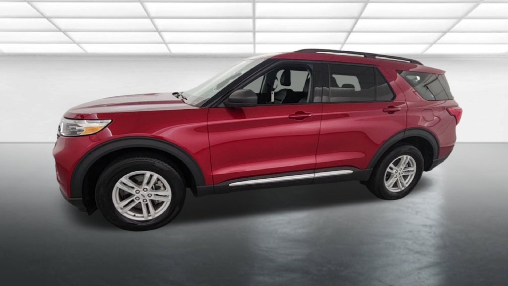 Certified 2024 Ford Explorer XLT w/ Equipment Group 202A AWD/4WD image 4