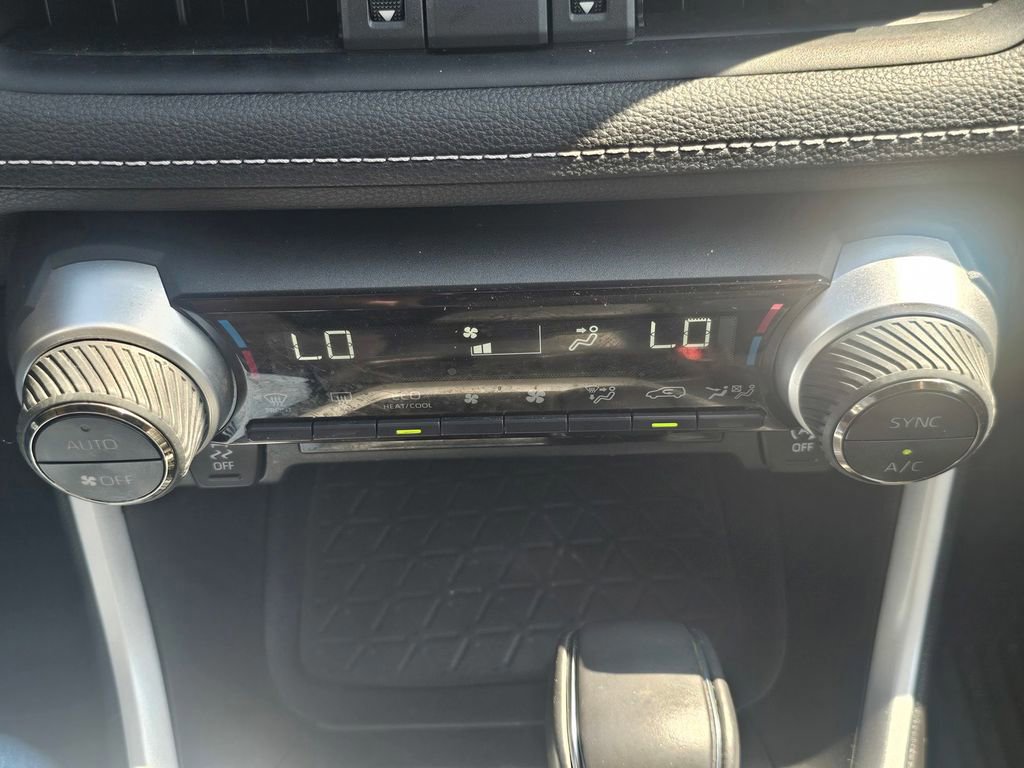 Used 2022 Toyota RAV4 XLE Premium image 23