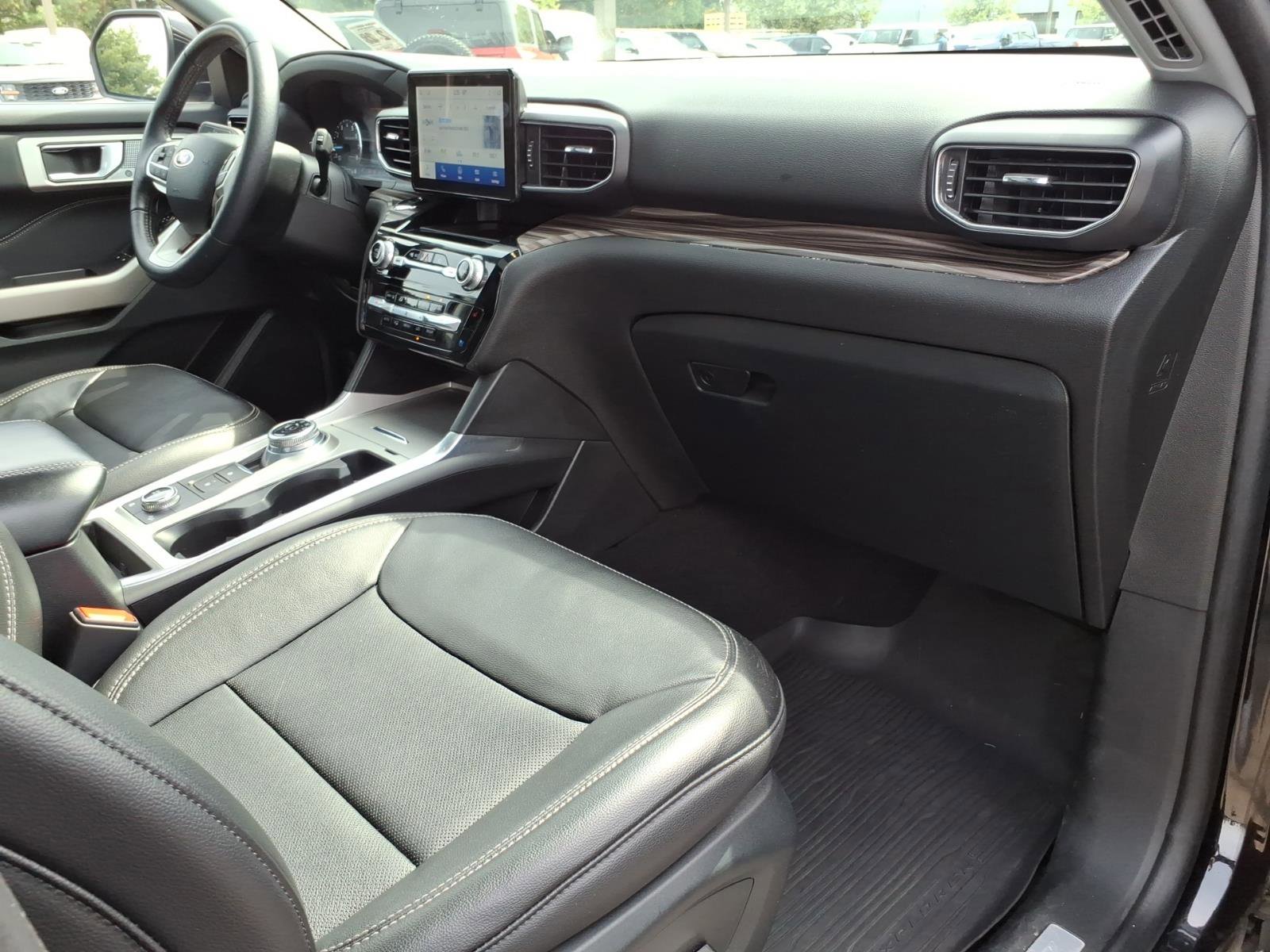 Certified 2023 Ford Explorer Limited AWD/4WD image 9