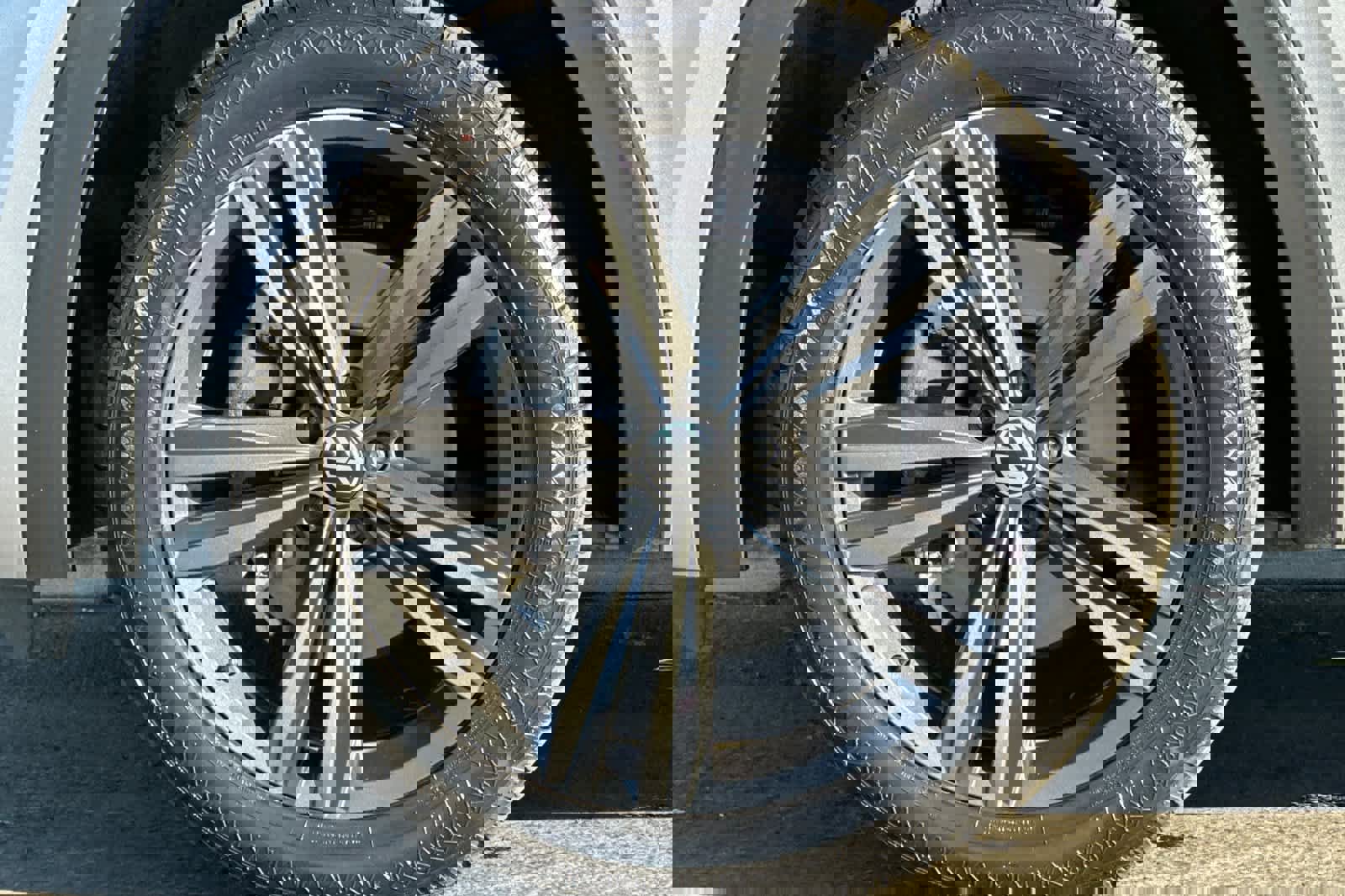 Used 2022 Volkswagen Atlas Cross Sport SEL R-Line image 26