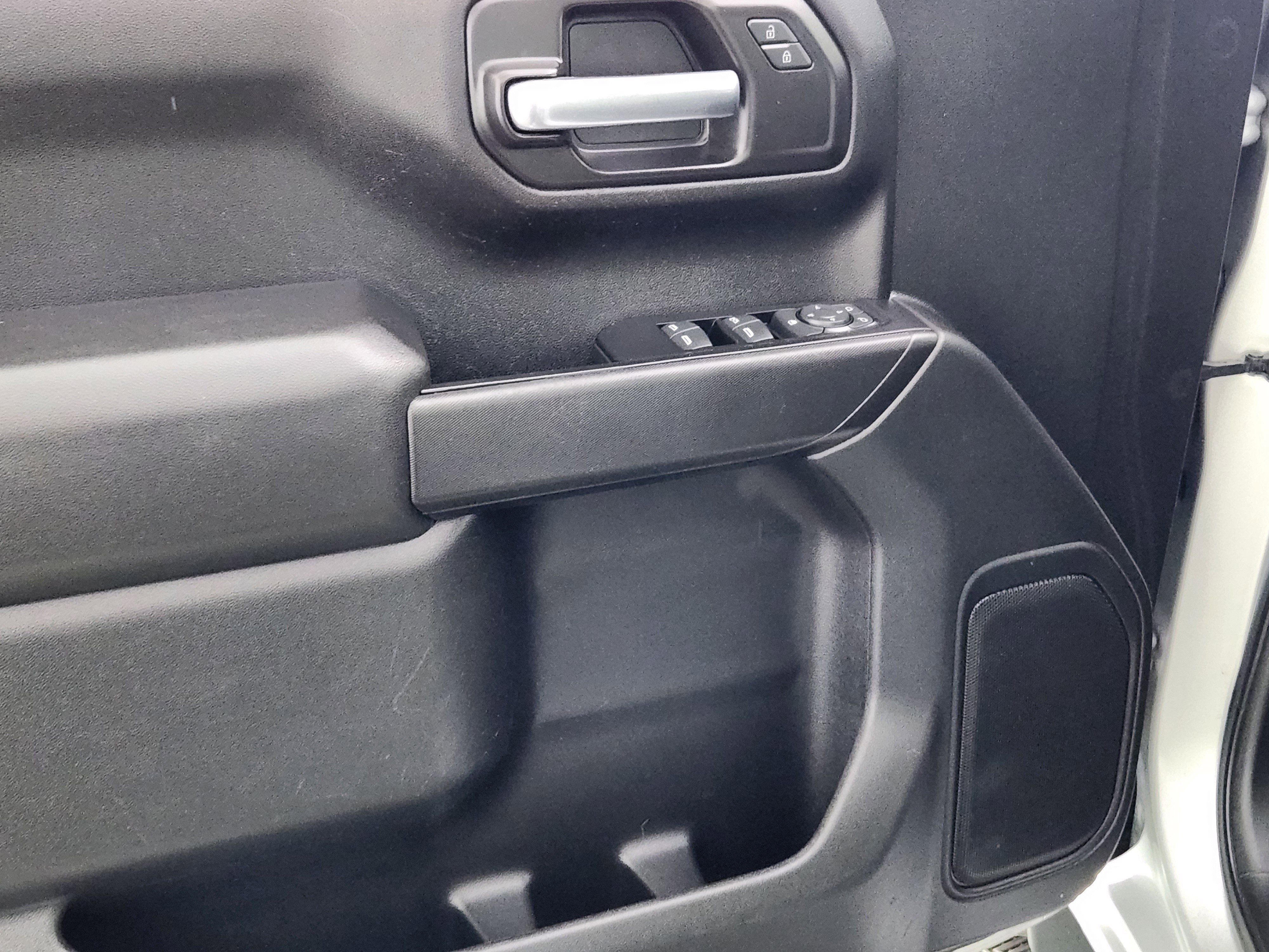 Used 2020 Chevrolet Silverado 1500 Custom w/ Custom Value Package image 16